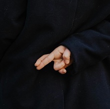 Взяла деньги в долг, потом сказала, что это был подарок, а после вовсе утверждала, что денег не получала. Суд критически отнесся к таким пояснениям