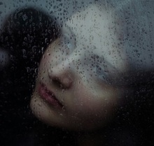 Жизненные проблемы побудили девушку занять крупную сумму. Во всяком случае, так думал потерпевший, лишившийся средств