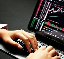 Лжеброкеры регулярно сообщали о прибыли на биржевом счете, но в результате похитили более полумиллиона рублей