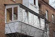 Самовольно возведенный балкон подлежит сносу